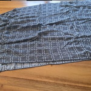 EUC Liz Clairbone scarve